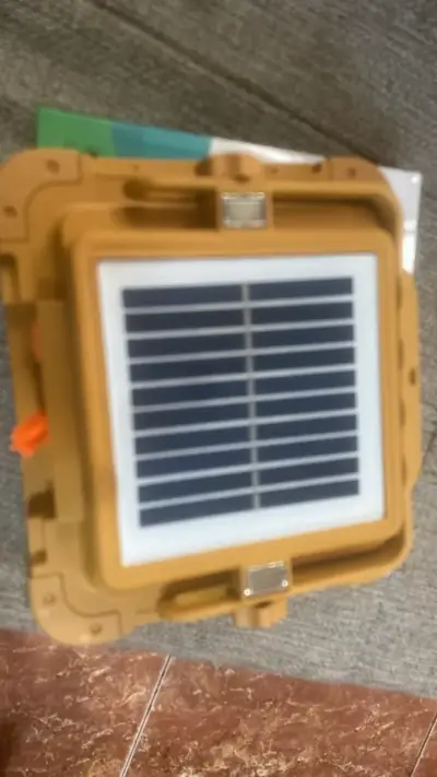 Luz LED solar portátil recargable - miniatura 2