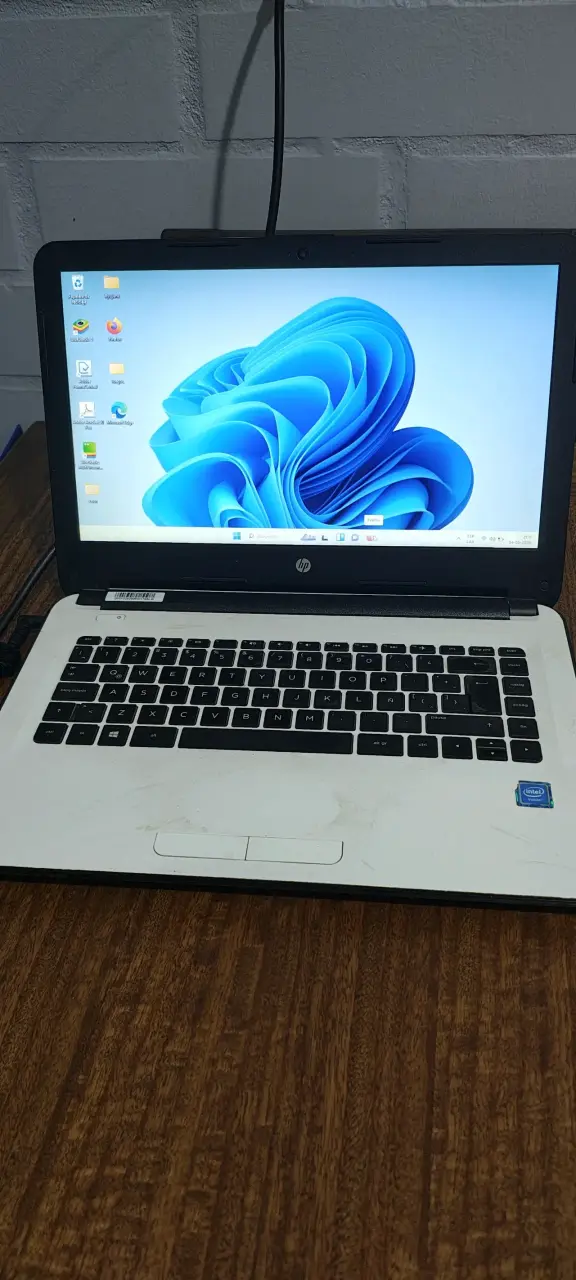Laptop HP con pantalla de 15 pulgadas - 3
