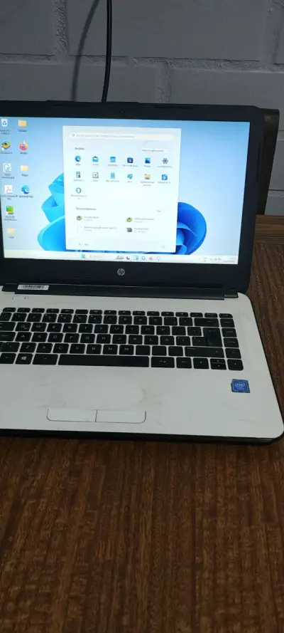 Laptop HP con pantalla de 15 pulgadas - miniatura 5