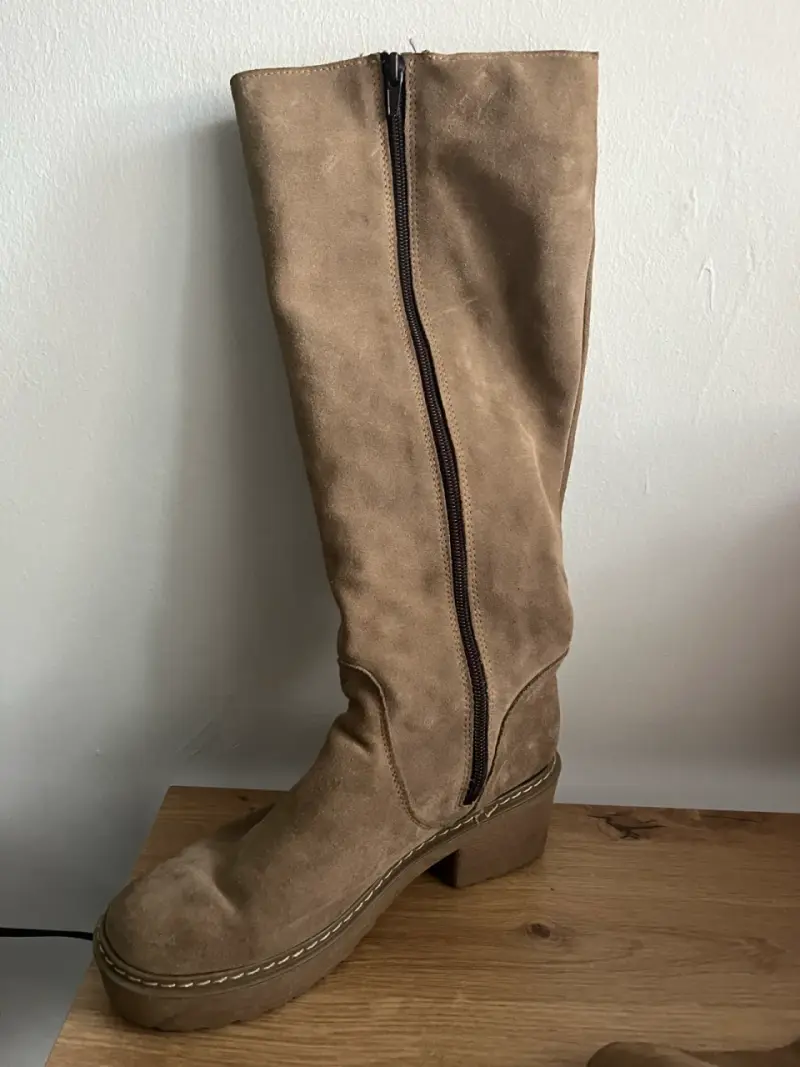 Botas de gamuza beige con cierre lateral - 3