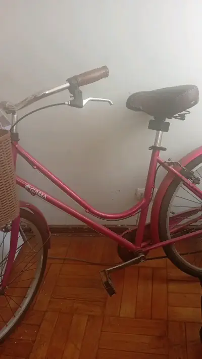 Bicicleta urbana rosada con canasto delantero - miniatura 2