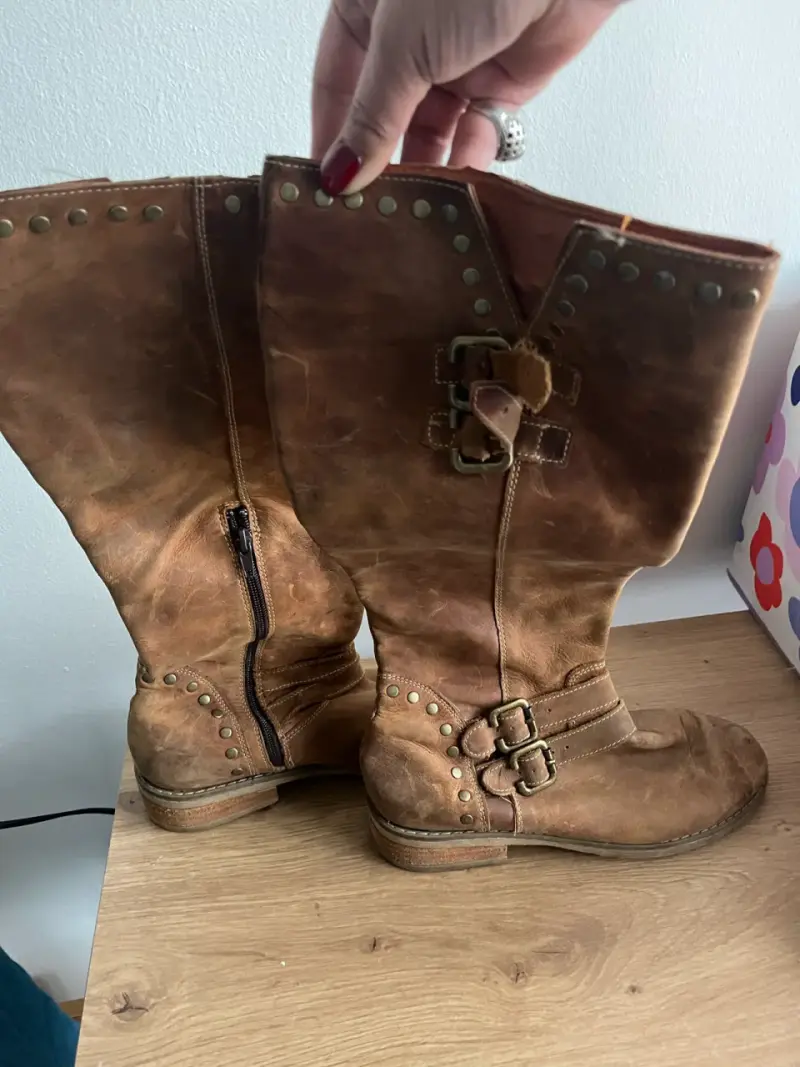Botas de cuero camel desgastado con hebillas - 2