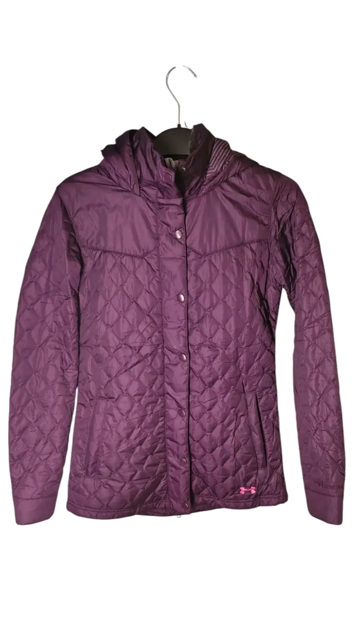 Chaqueta acolchada morada con capucha para mujer