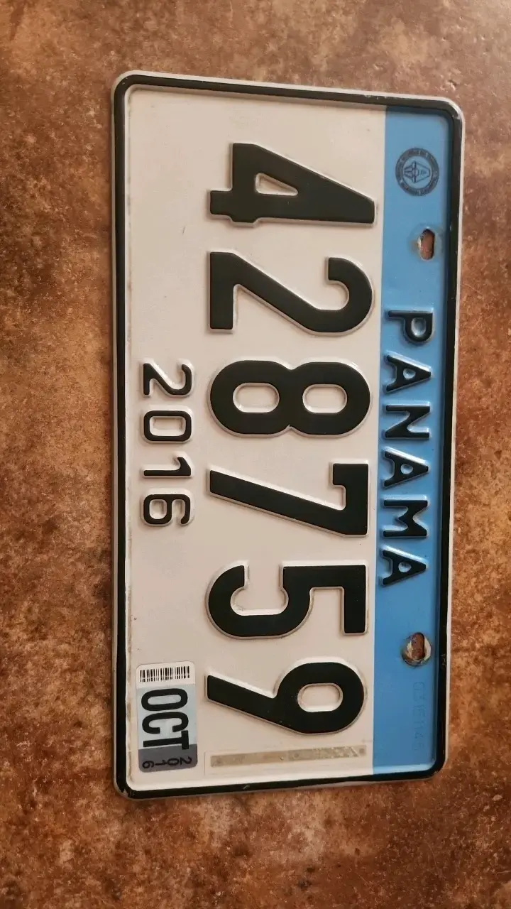 Placa de auto Panamá 2016 en buen estado