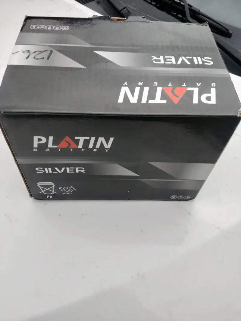 Batería de auto Platin Silver en buen estado - 3