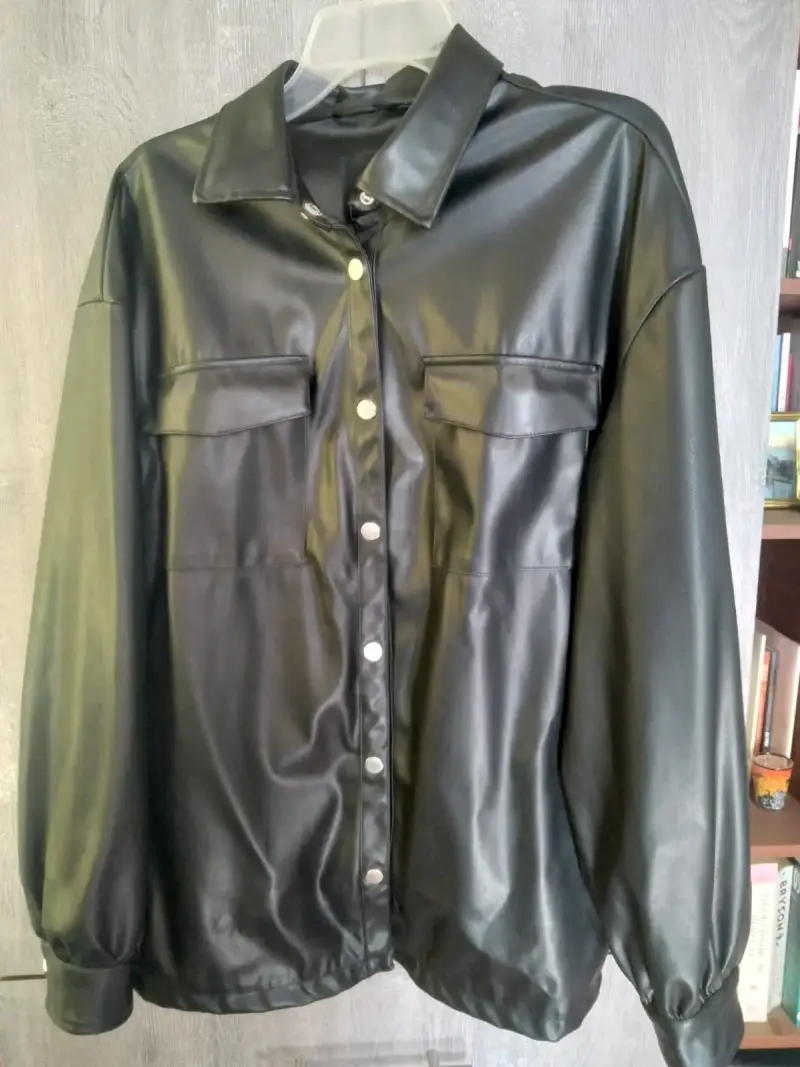 Camisa de cuero sintético negra para mujer - 1