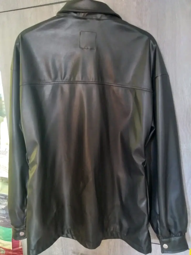 Camisa de cuero sintético negra para mujer - 2