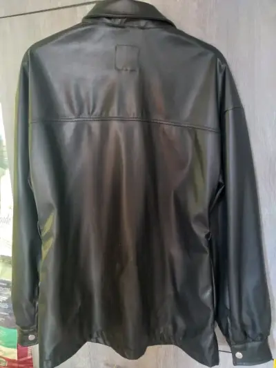 Camisa de cuero sintético negra para mujer - miniatura 2