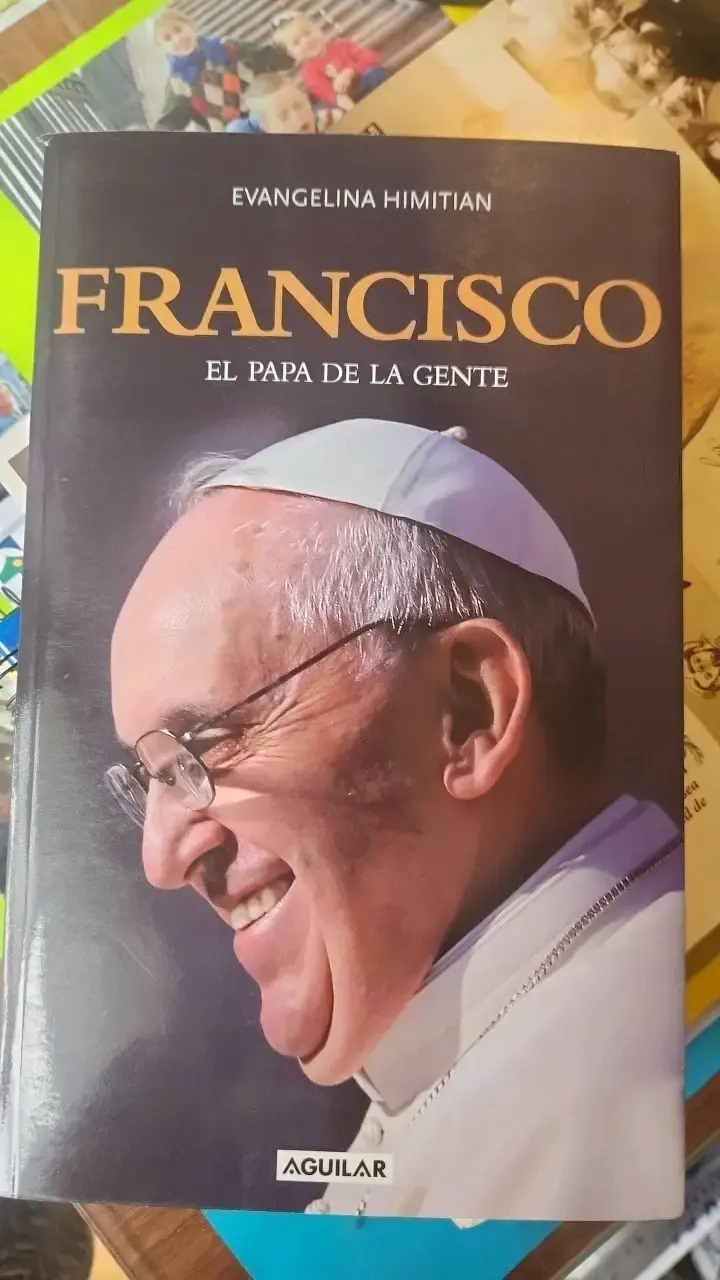 Libro Francisco El Papa de la Gente de Evangelina Himitian