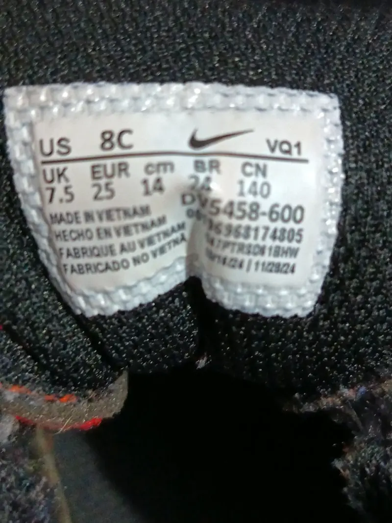 Zapatillas deportivas para niños Nike rojas y negras - 3