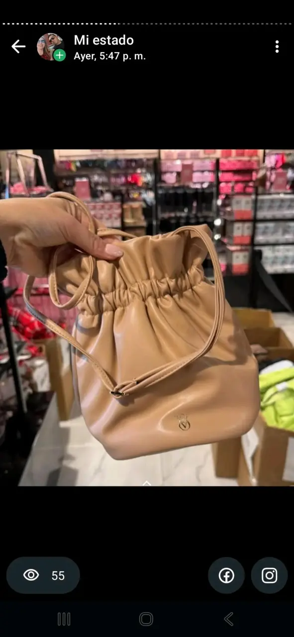 Bolso de mano beige elegante