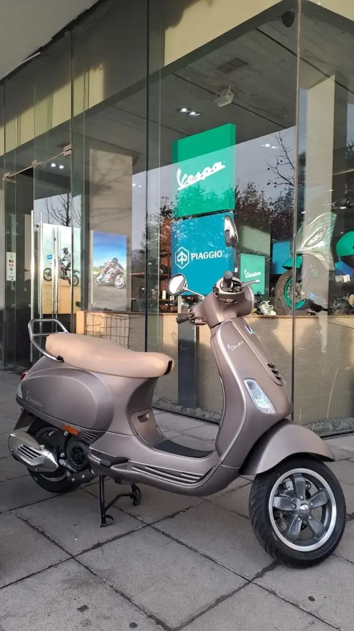 Vespa color 2025 nueva sin uso - 2