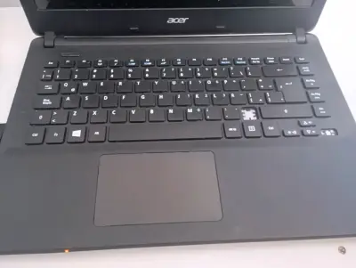 Notebook Acer con pantalla HD con Maus incluído - miniatura 2
