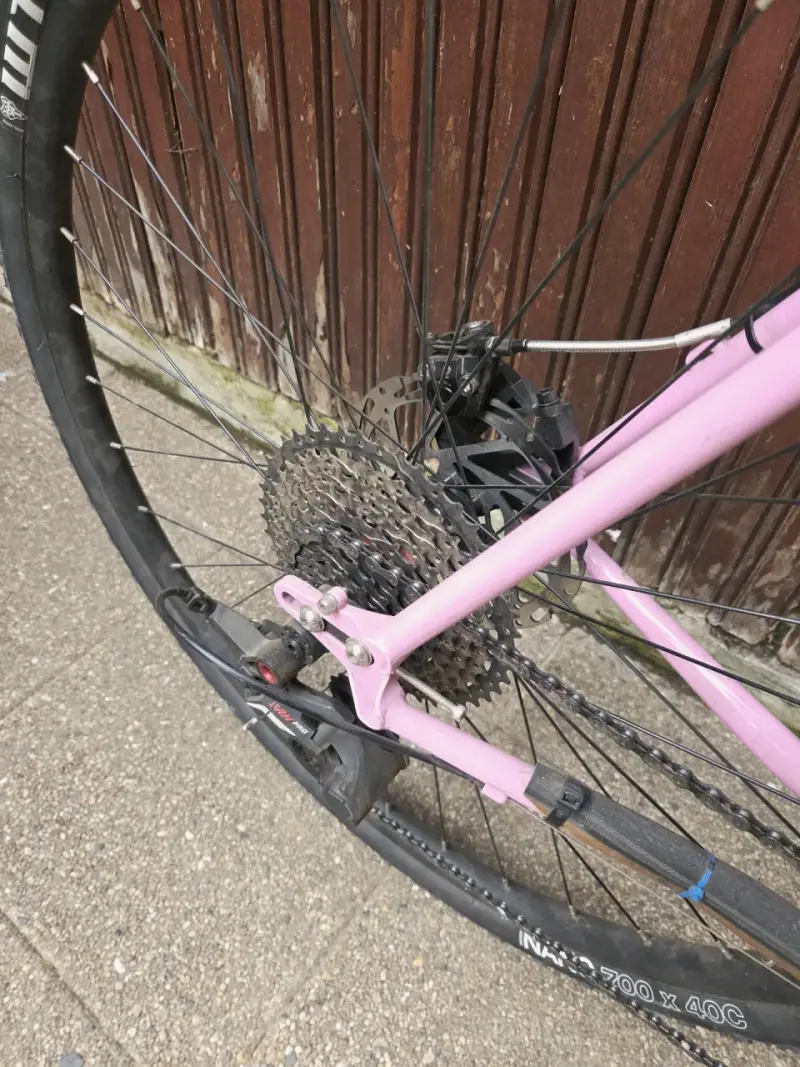 Bicicleta de carretera rosa Satro en buen estado - 2