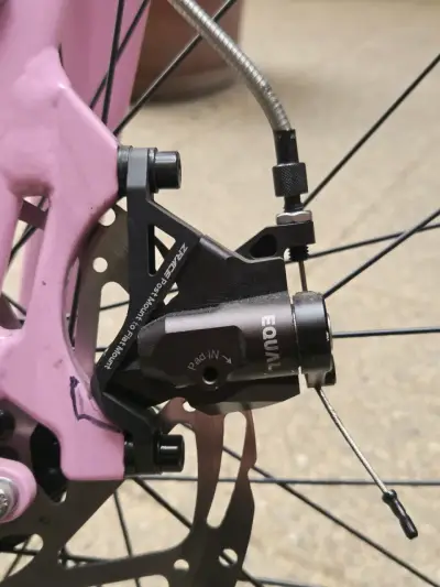 Bicicleta de carretera rosa Satro en buen estado - miniatura 4