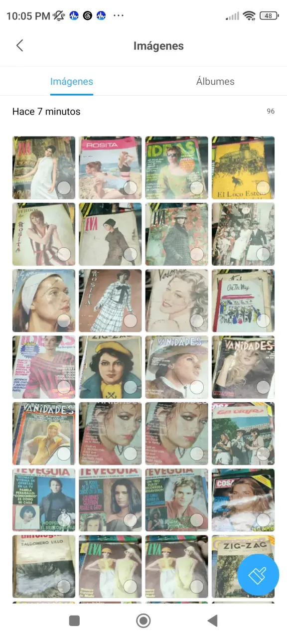 Colección de revistas antiguas y figuras decorativas - 4