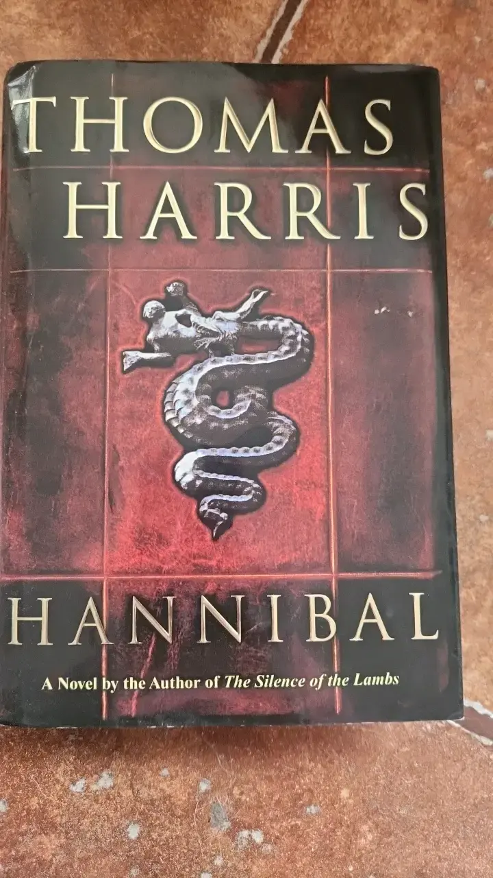 Libro 'Hannibal' de Thomas Harris en buen estado