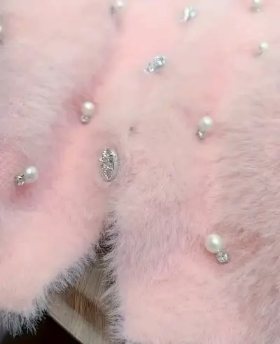 Cardigan de mujer rosa con perlas decorativas - miniatura 3