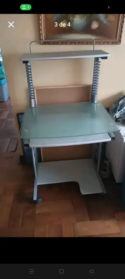 Escritorio de vidrio con su silla - miniatura 1