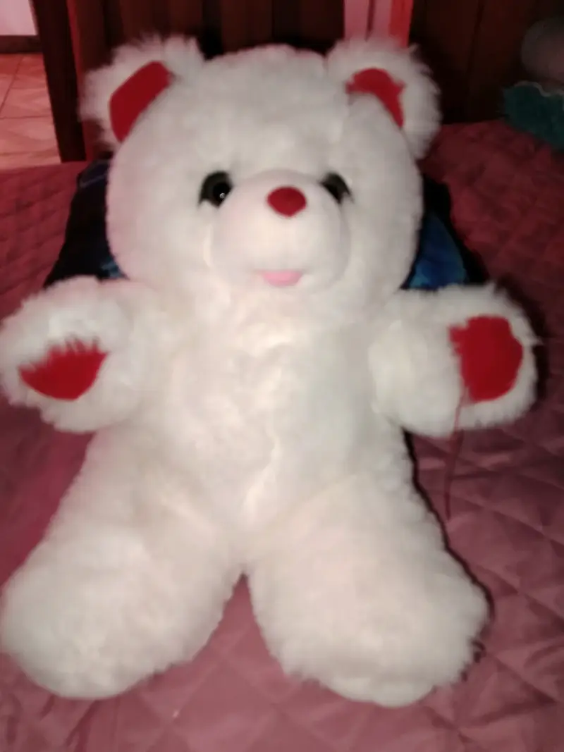 Peluche oso blanco con detalles rojos