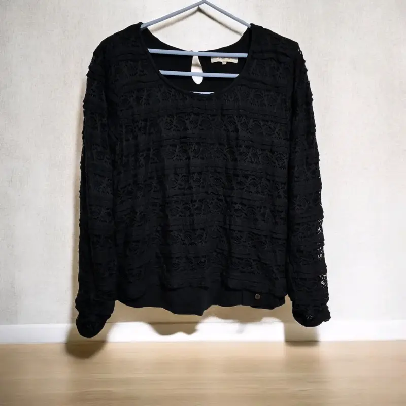 Blusa de encaje negra elegante para mujer - 1