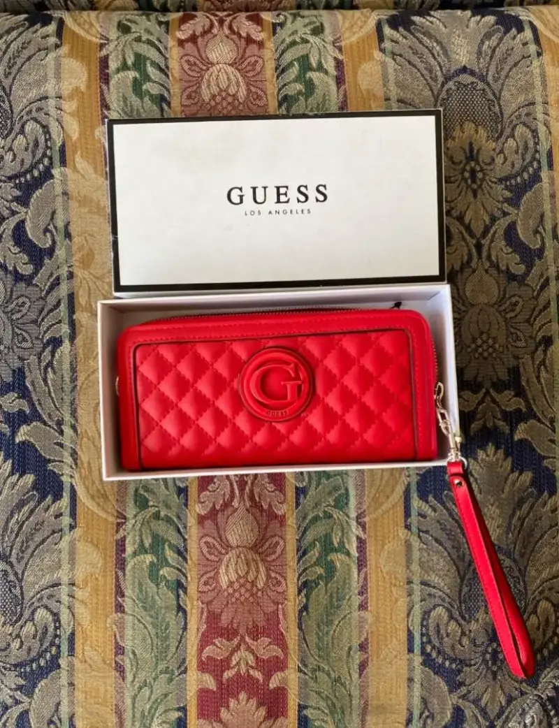 Cartera Guess roja con diseño acolchado - 2