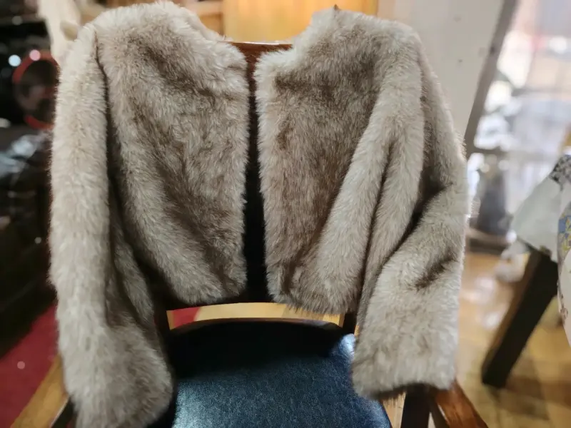 Chaqueta de piel sintética beige elegante - 3
