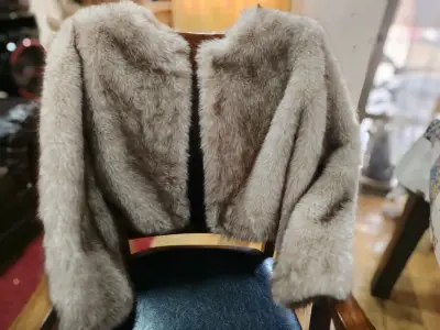 Chaqueta de piel sintética beige elegante - miniatura 3