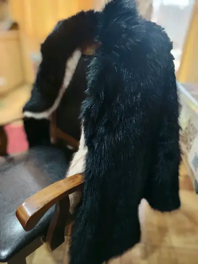 Abrigo de piel sintética negro elegante - miniatura 5