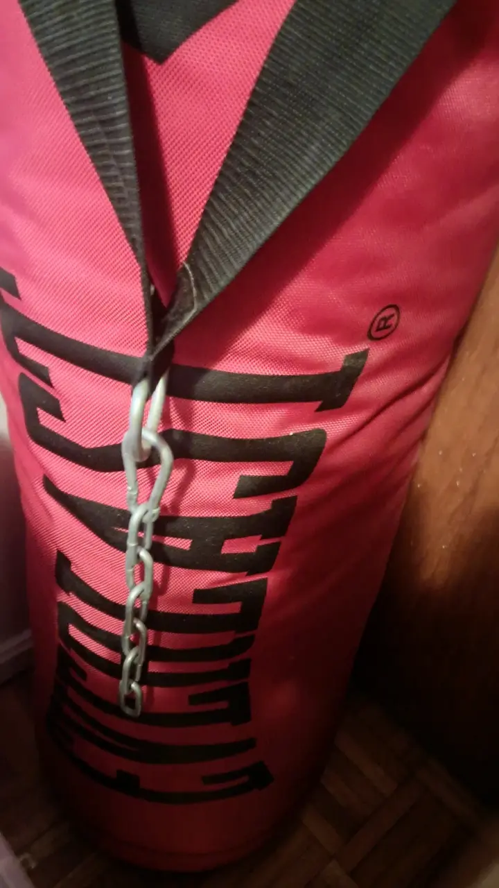 Saco de Boxeo Everlast Rojo con Cadena - 1
