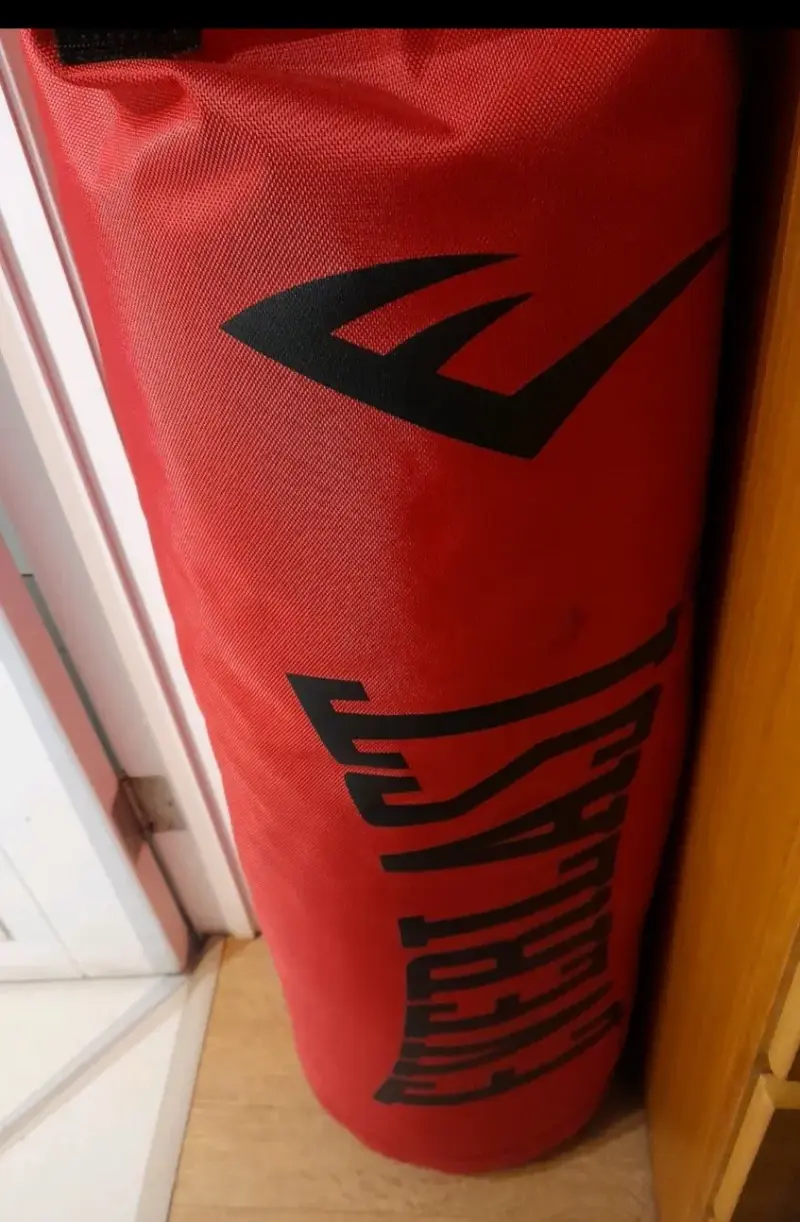 Saco de Boxeo Everlast Rojo con Cadena - 2