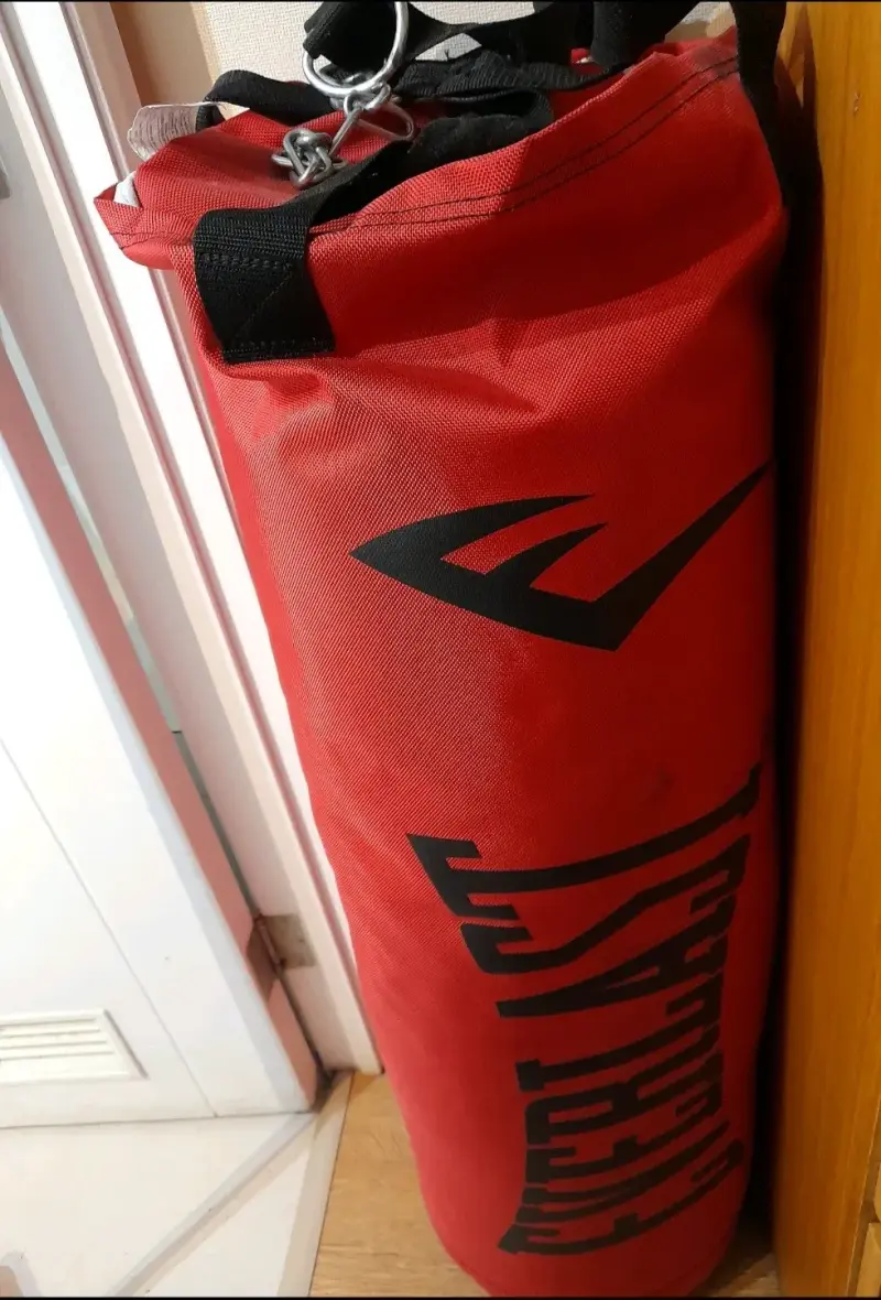 Saco de Boxeo Everlast Rojo con Cadena - 3