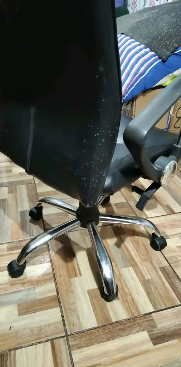 Silla de oficina ergonómica con ruedas - 1