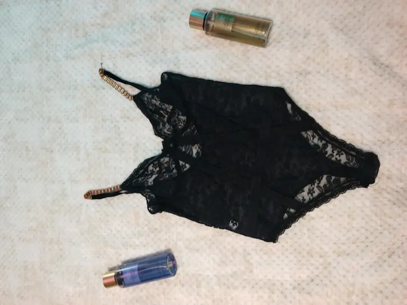 Body de encaje negro elegante para mujer