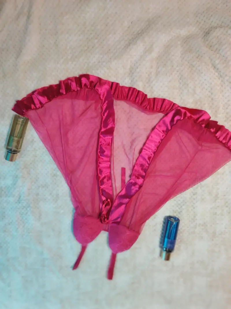Babydoll de encaje rosa con volantes