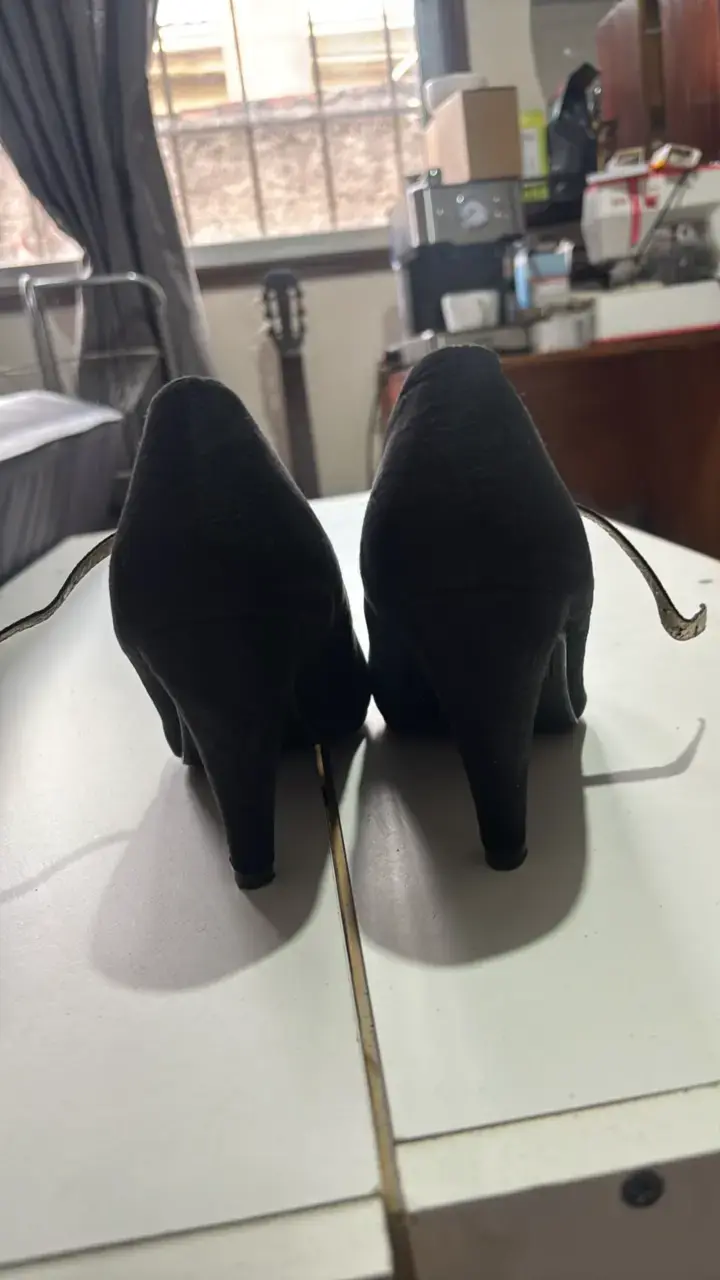 Zapatos de tacón negro con correa - 3