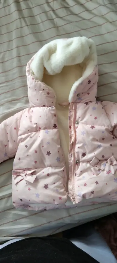 Chaqueta de invierno para niña con diseño de estrellas - miniatura 1