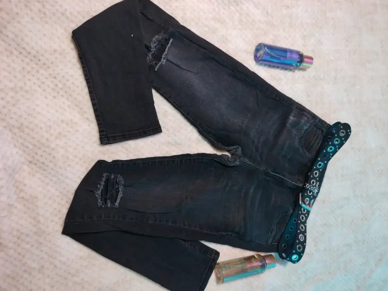 Jeans negros desgastados para mujer