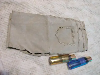 Jeans beige con bordado floral para mujer - miniatura 2