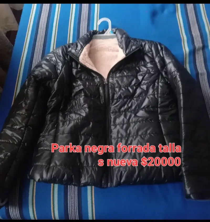 Parka negra forrada talla S nueva