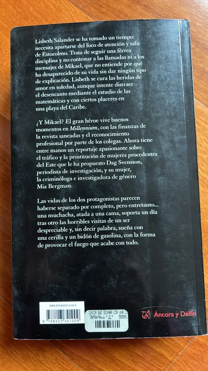 Libro 'La chica que soñaba con una cerilla y un bidón de gasolina' de Stieg Larsson - 2