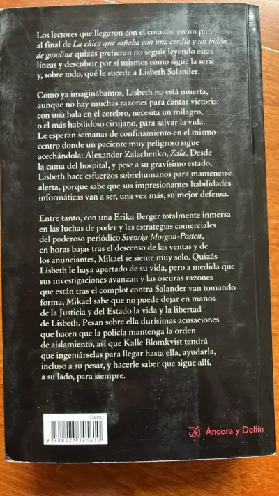 Libro 'La reina en el palacio de las corrientes de aire' de Stieg Larsson - miniatura 2