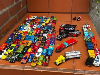 120 autos hot wheel originan más 5 camiones - miniatura 1