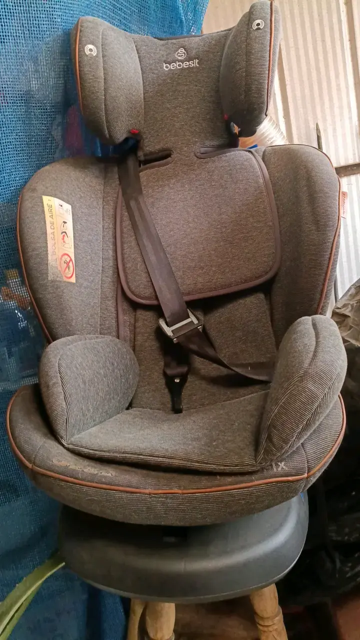 Silla de auto Bebesit gris para niños - 1