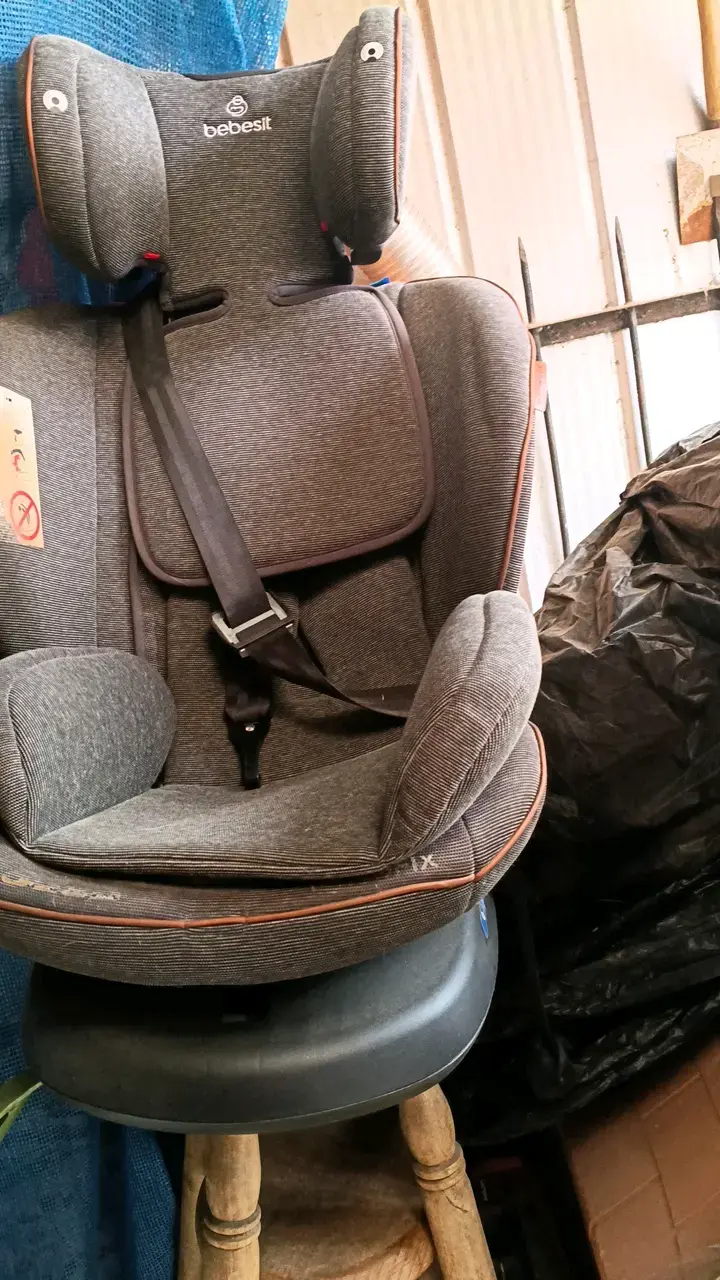 Silla de auto Bebesit gris para niños - 2