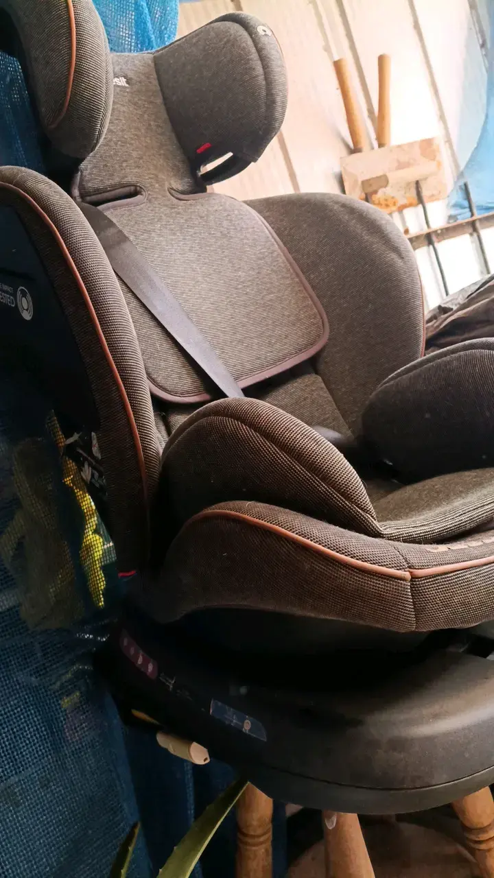 Silla de auto Bebesit gris para niños - 4
