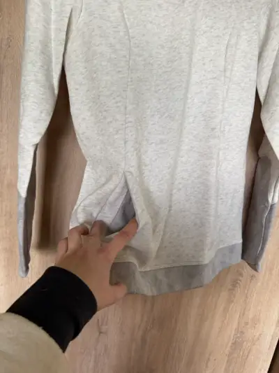 Polerón gris claro con cuello alto - miniatura 2