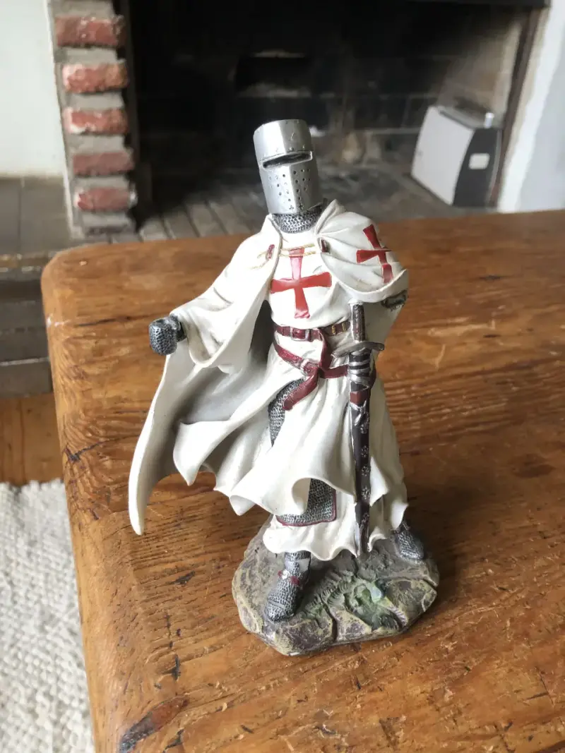 Figura de caballero templario en resina - 1