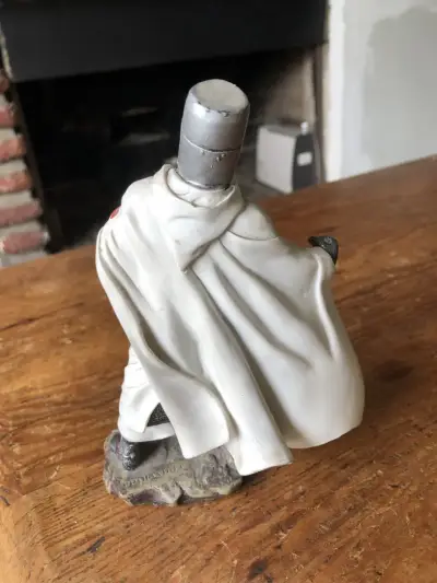 Figura de caballero templario en resina - miniatura 2