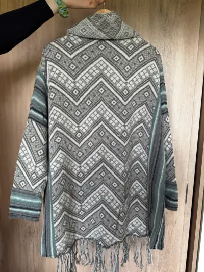 Chaleco tipo poncho - miniatura 3